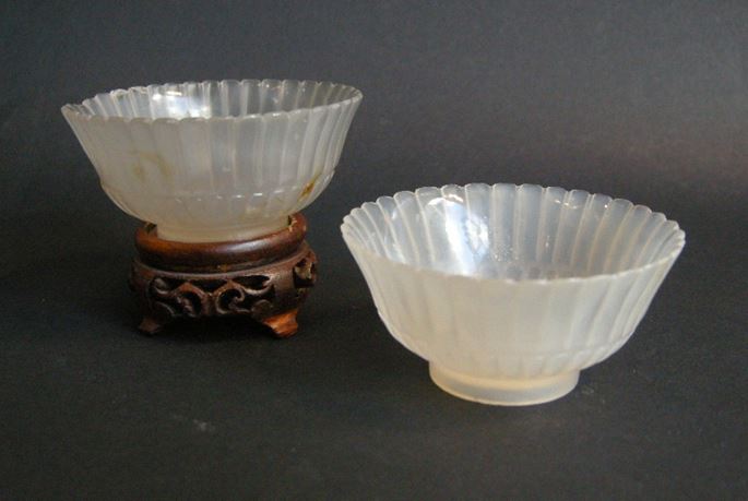 Pair small cups in agate sculpted a flowers form | MasterArt